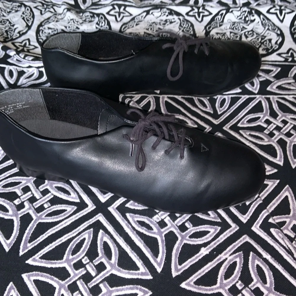 Capezio TIC TAP TOE size 11.5  M BLACK W/ TELETONE TAPS STYLE 443 like new!